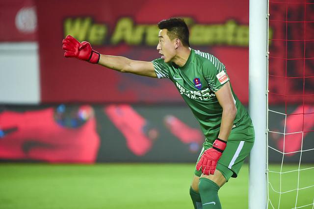  科隆年轻门将神勇发挥，德甲保级关键战屡现扑救