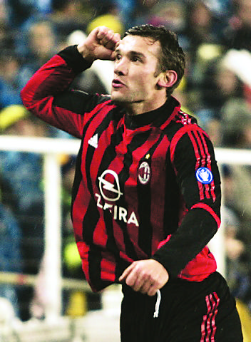  摩纳哥锋线双煞默契十足，相互助攻完成帽子戏法